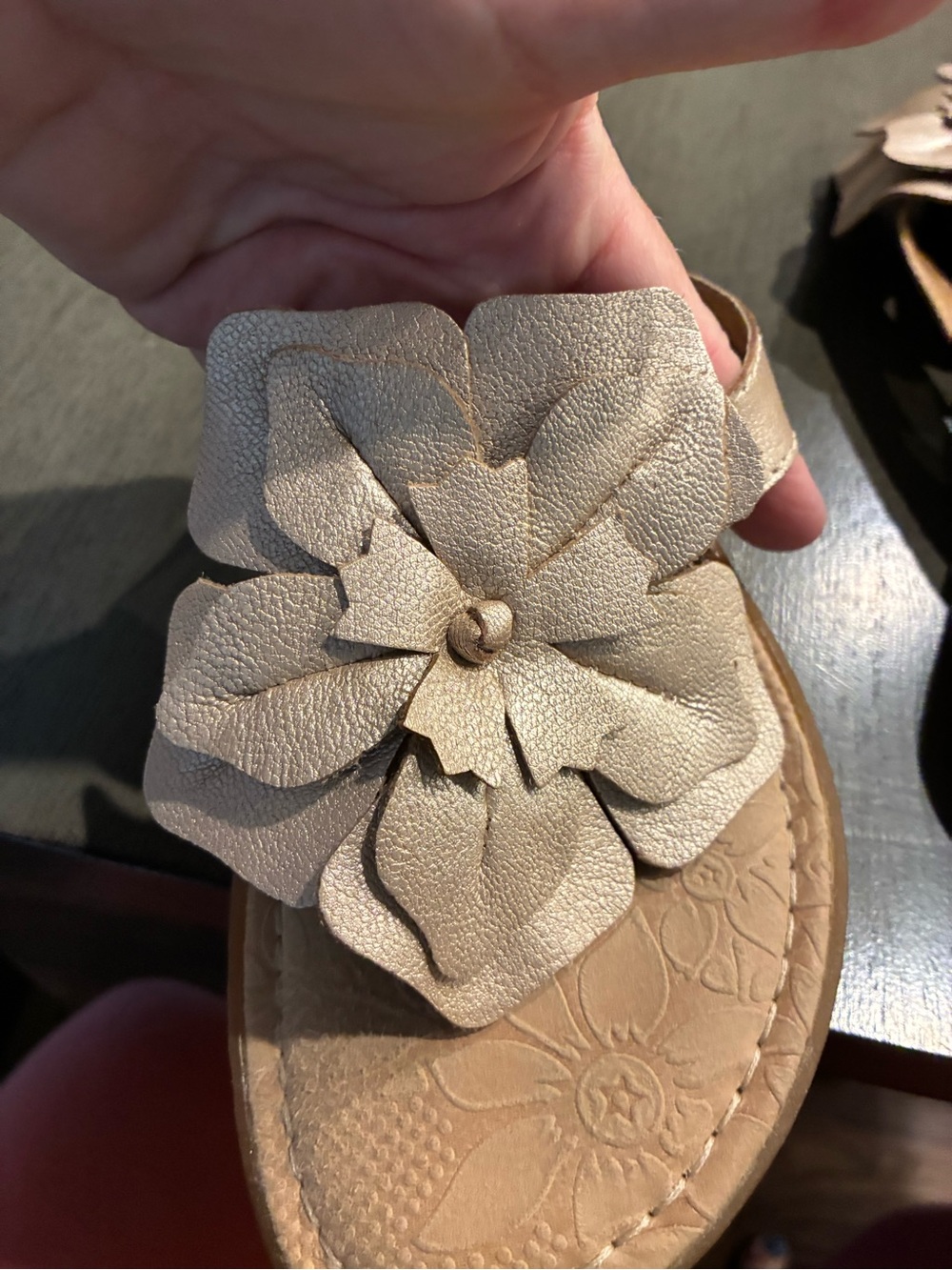 b.o.c. Woman’s flower sandals size 9 - Picture 6 of 14